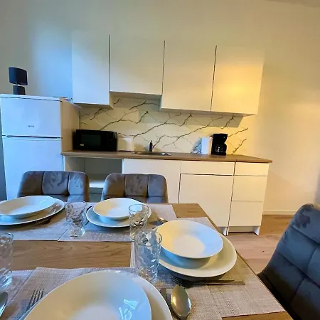 Familienfreundliche Mit Pkw-stellplatz 아파트