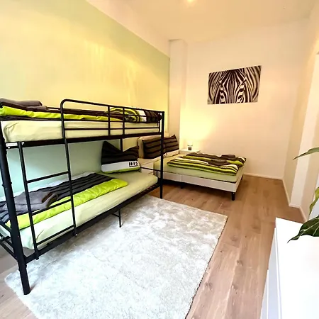 Apartment Grosszuegiges Mit Pkw-stellplatz, Monteursunterkunft Leipzig