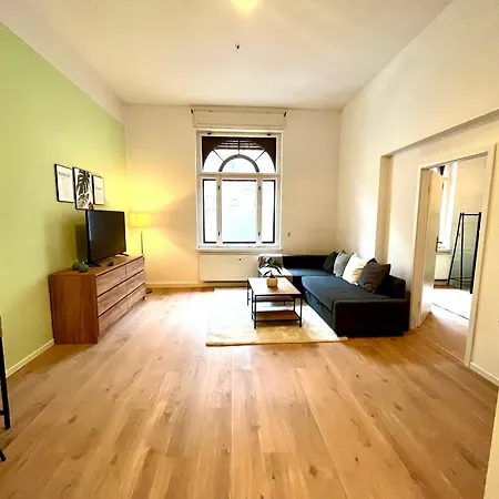 Familienfreundliche Mit Pkw-stellplatz 아파트 라이프치히