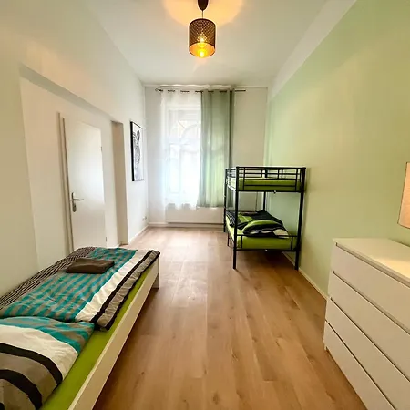 Grosszuegiges Mit Pkw-stellplatz, Monteursunterkunft *